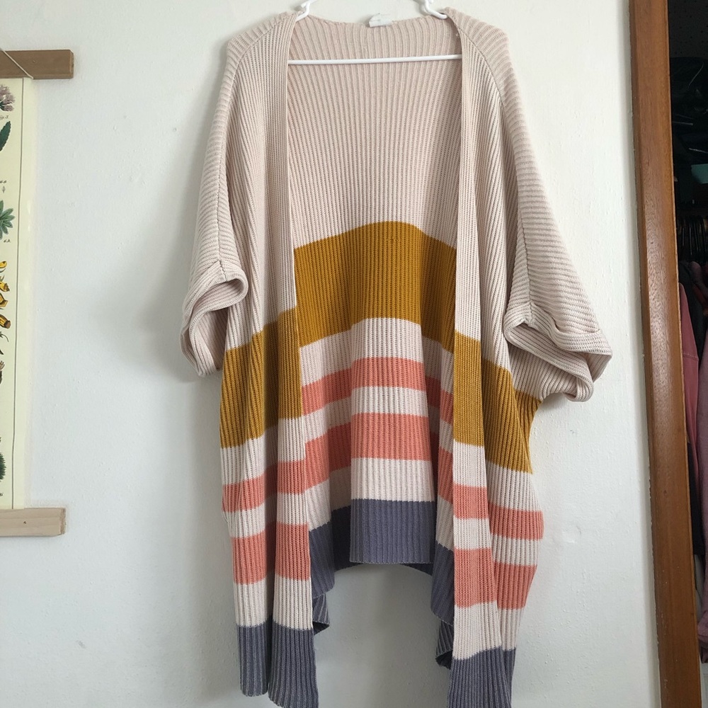 Long stripe cardigan with short sleeves.